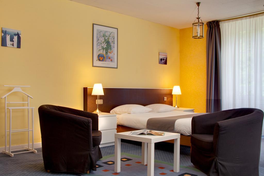 Le Troncais Hotel Saint-Bonnet-Troncais Exterior photo